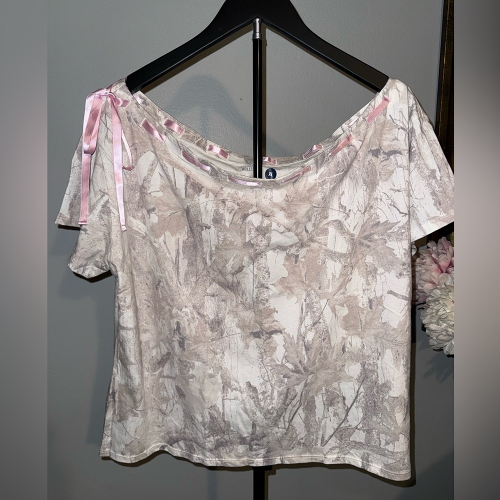 Hollister Pink and Cream Floral Short Sleeve Top
